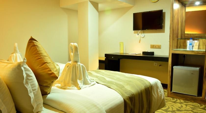 undefined Pearl City Hotel 10