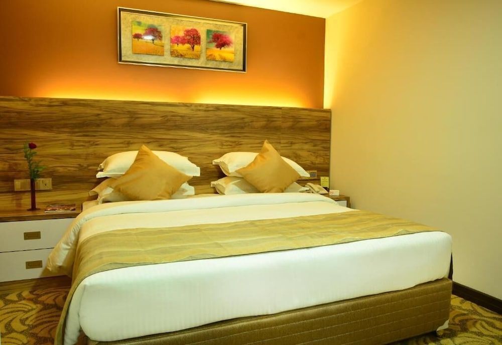 undefined Pearl City Hotel