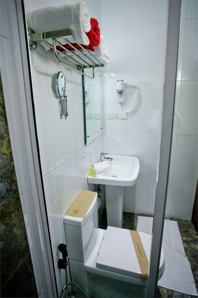 Hotel Travellers Nest Standard Triple Room 3