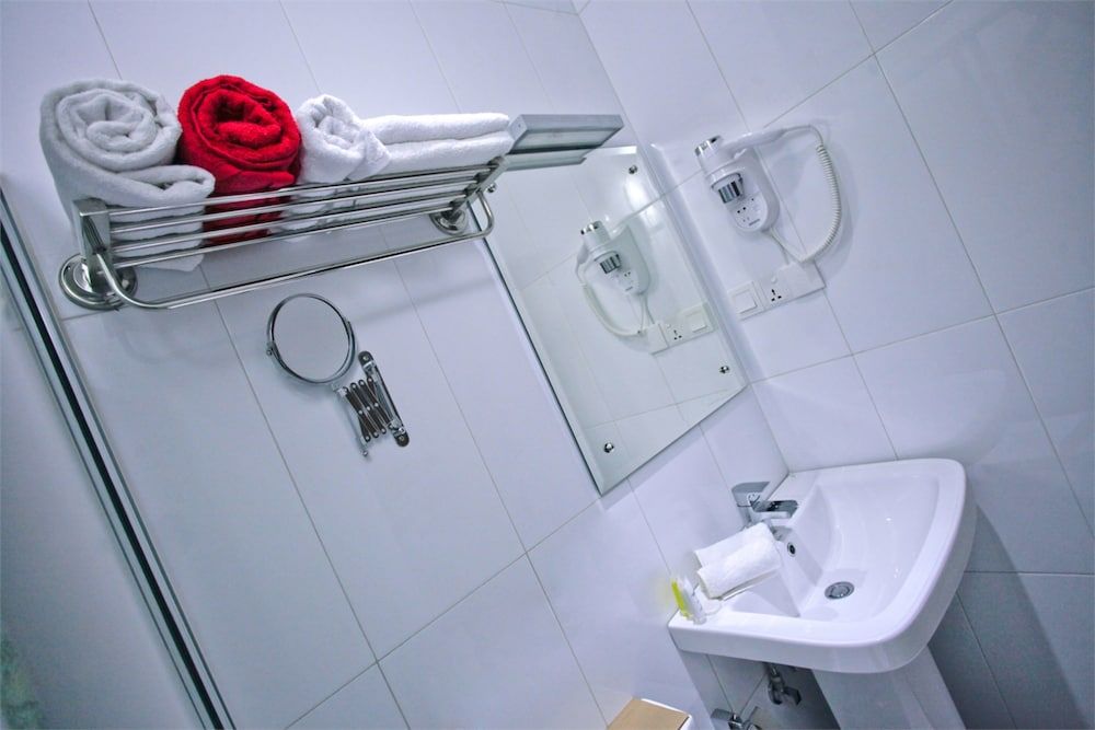 Hotel Travellers Nest Deluxe Triple 3