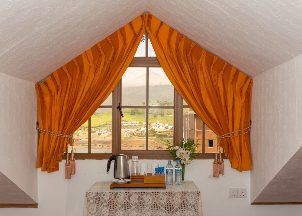 Bungalow By Camellia Romantic Double Room, Lake View 6