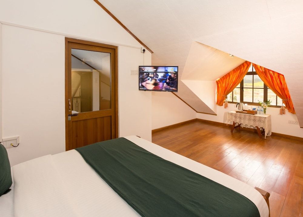 Bungalow By Camellia Romantic Double Room, Lake View 4