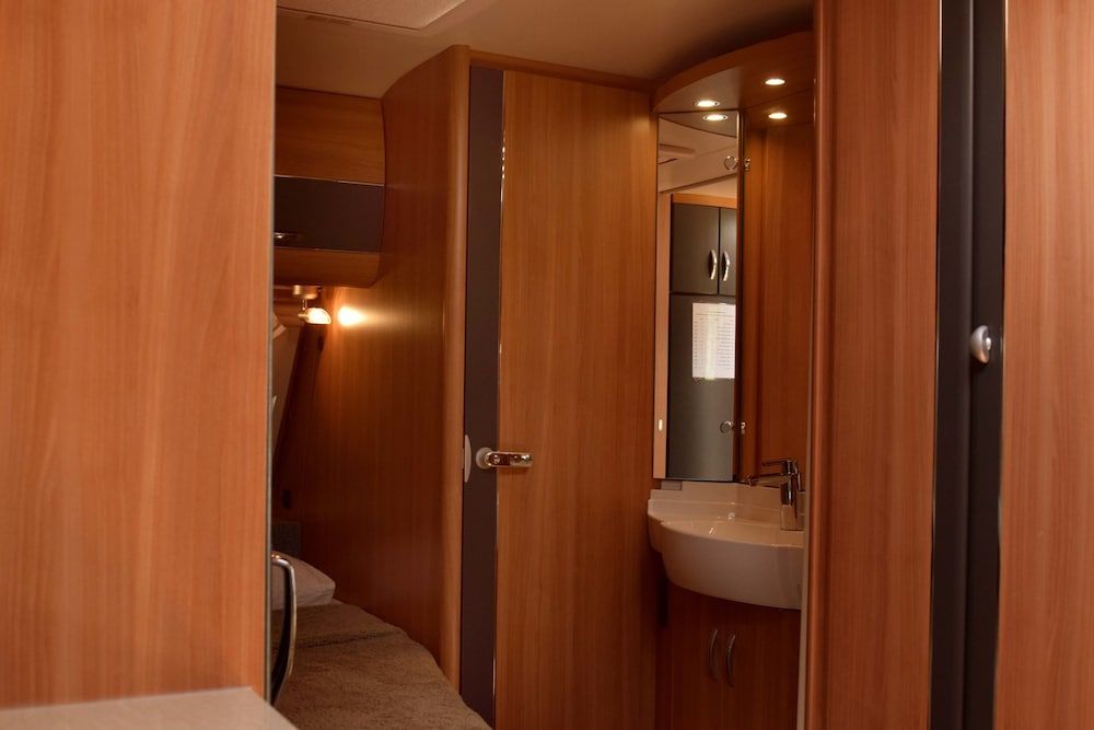 Go Outdoors Caravan Park Nuwara Eliya Standard Mobile Home, 1 Bedroom, Lake View 7