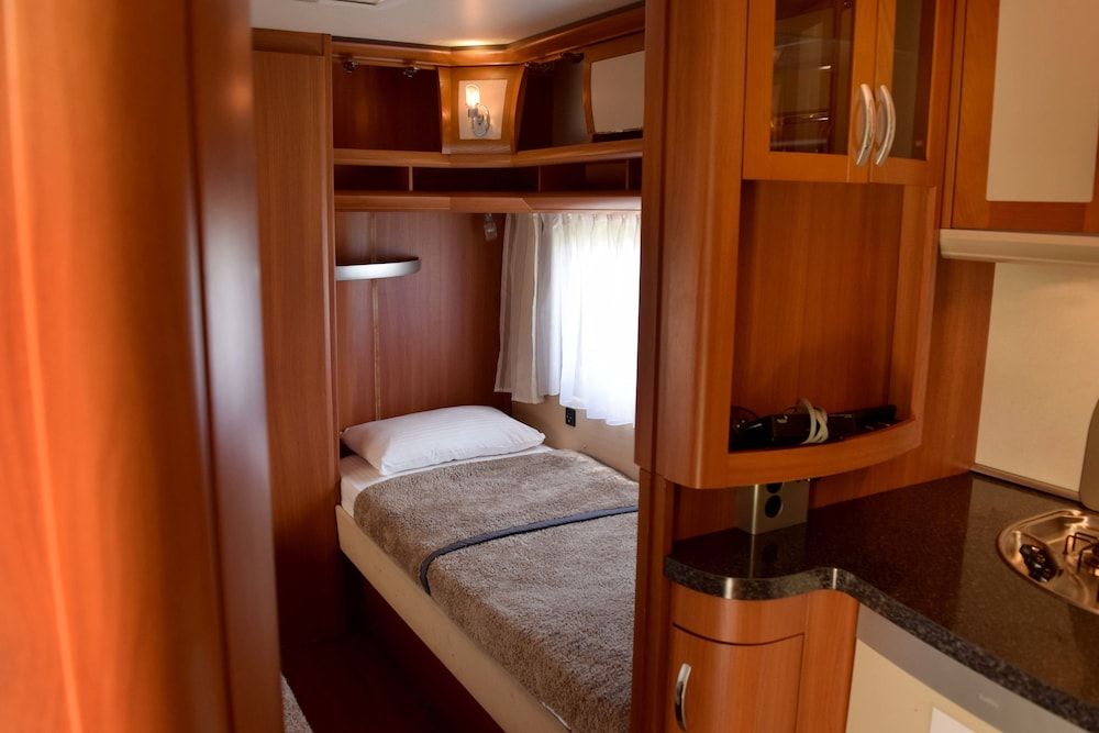 Go Outdoors Caravan Park Nuwara Eliya Standard Mobile Home, 1 Bedroom, Lake View 4