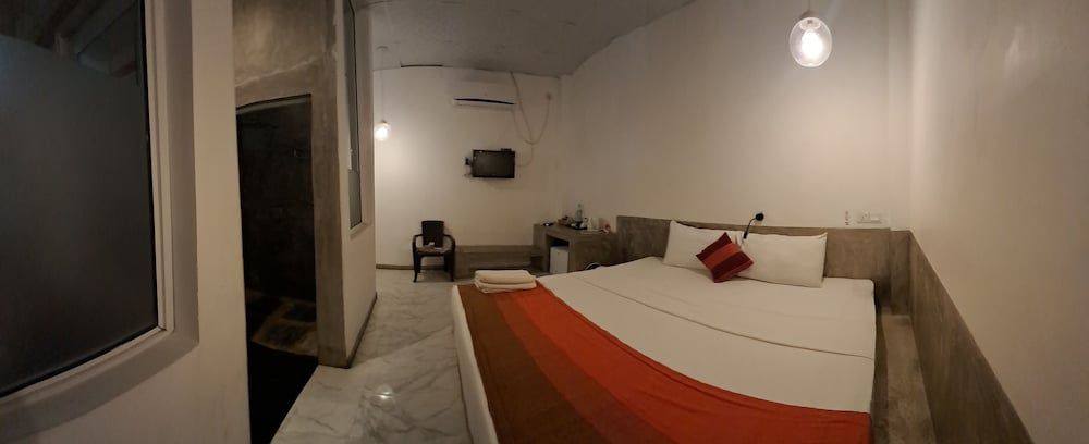 Kutumbaya Deluxe Triple Room 5
