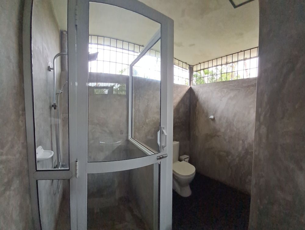 Kutumbaya Deluxe Triple Room 13