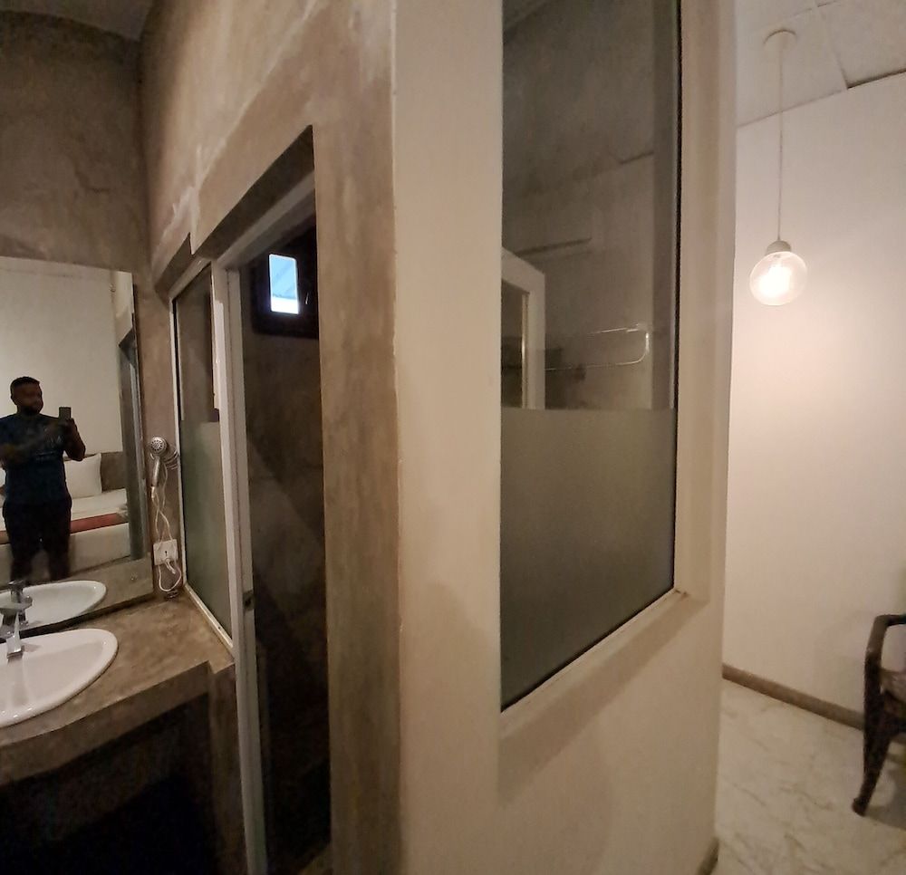 Kutumbaya Deluxe Triple Room 19