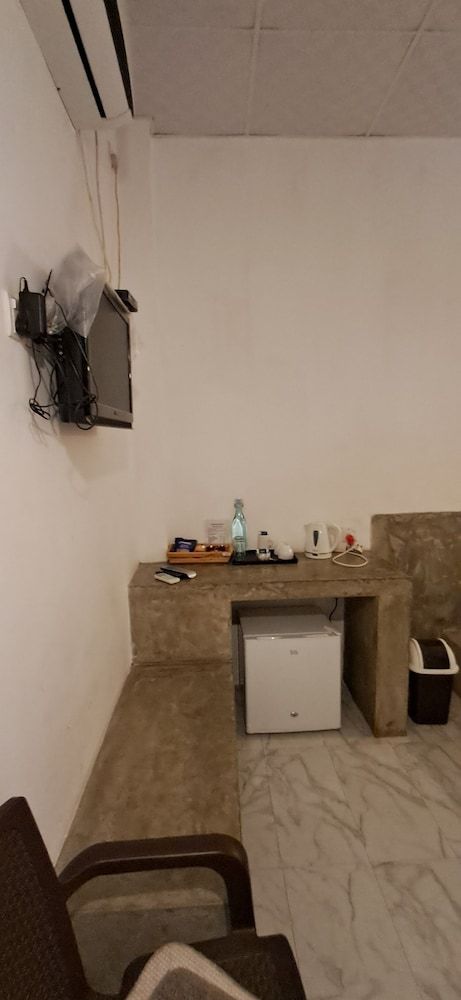 Kutumbaya Deluxe Triple Room 15