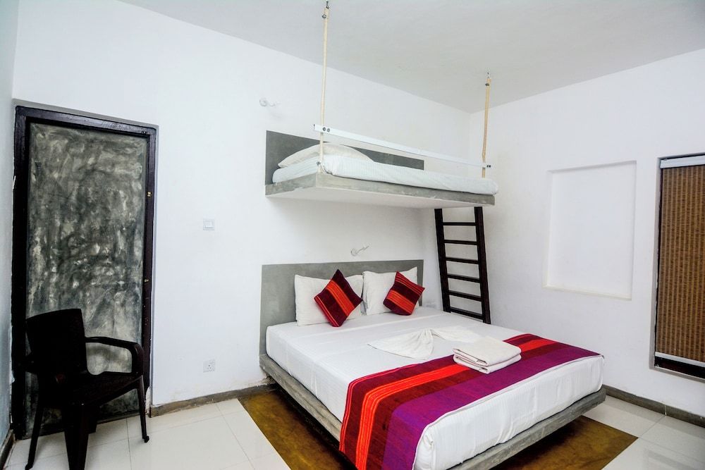 Kutumbaya Deluxe Quadruple Room 4