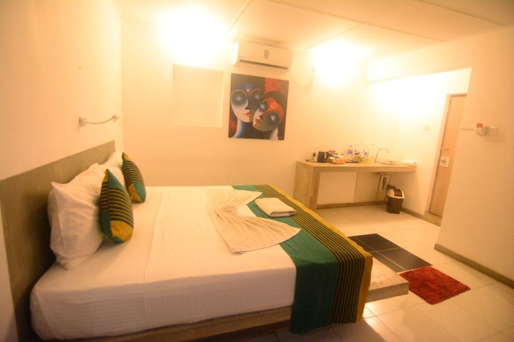 Kutumbaya Deluxe Triple Room