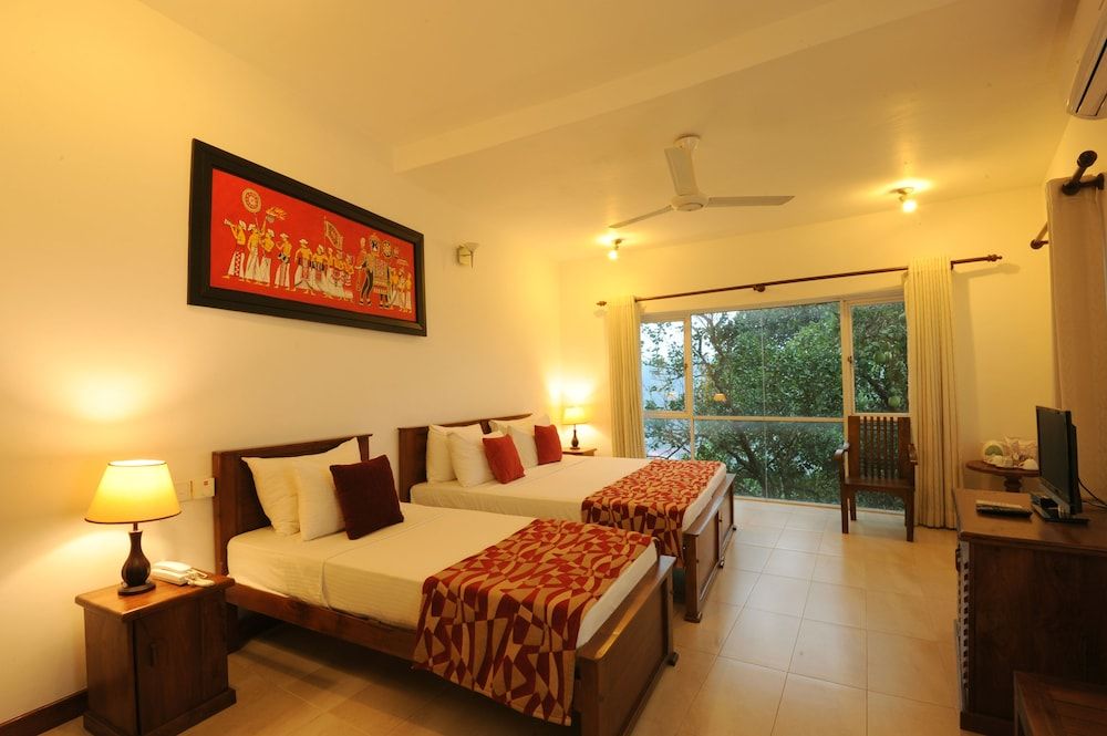 Hotel See Kandy Deluxe Triple Room, Lake View 5