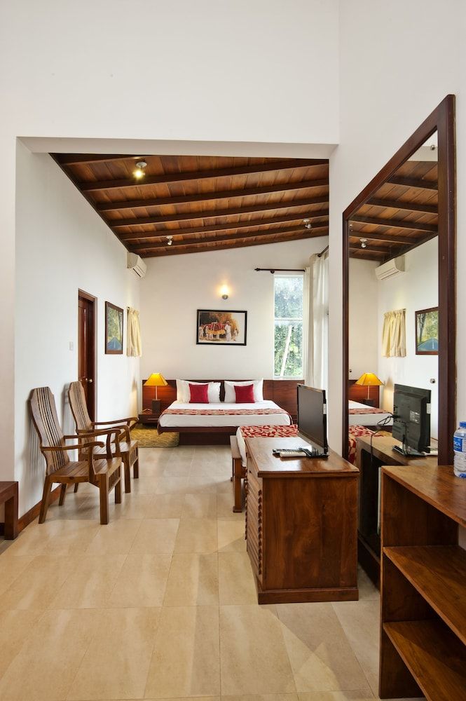 Hotel See Kandy Deluxe Triple Room, Lake View 14