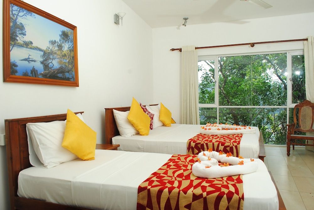 Hotel See Kandy Deluxe Triple Room, Lake View 3