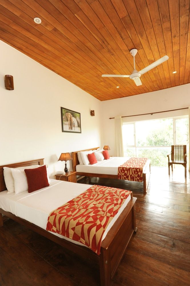 Hotel See Kandy Deluxe Triple Room, Lake View 8