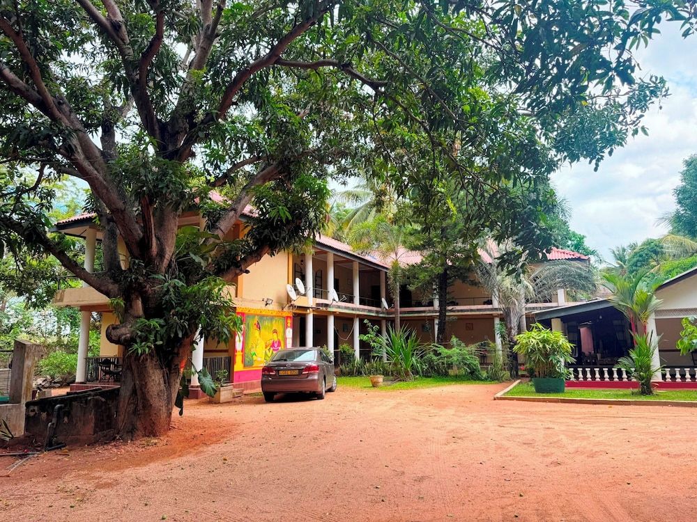 undefined Sujatha Tourist Rest 2