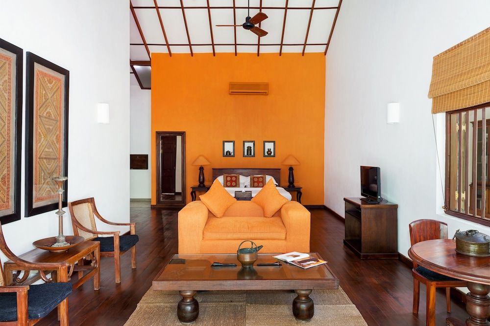 Suite, 1 King Bed, Garden View, Garden Area