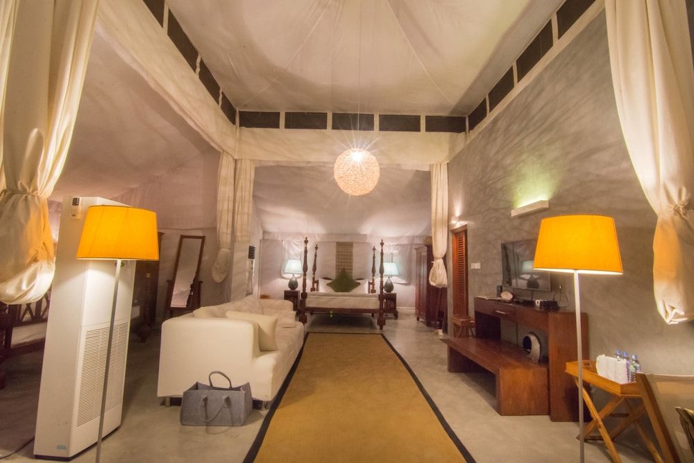 The Elephant Stables Royal Tent (Luxury Tented) 4