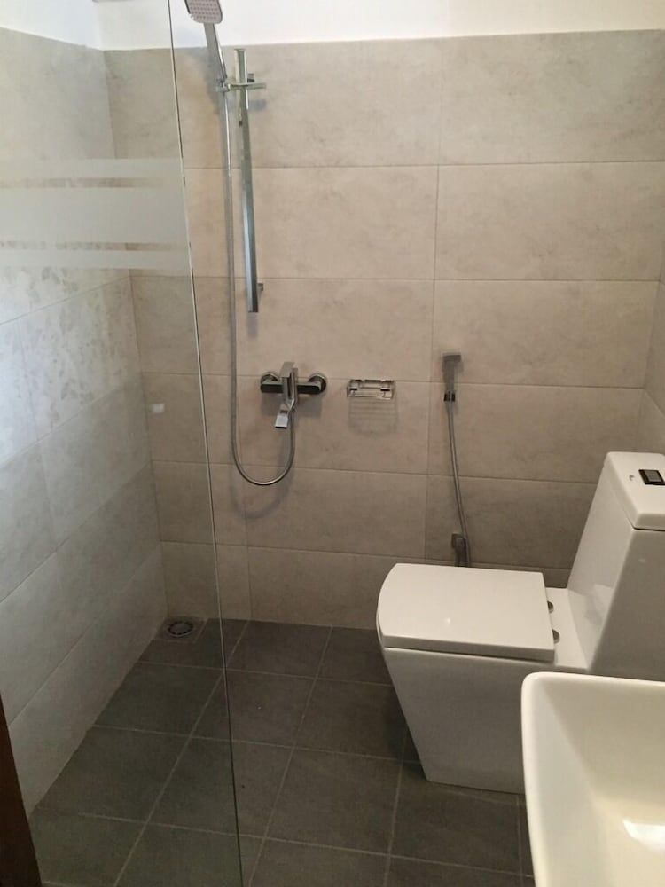 Stone Bungalow Basic Bungalow, 4 Bedrooms, Smoking, Hill View 3