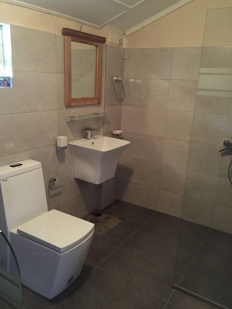 Stone Bungalow Basic Bungalow, 4 Bedrooms, Smoking, Hill View 4