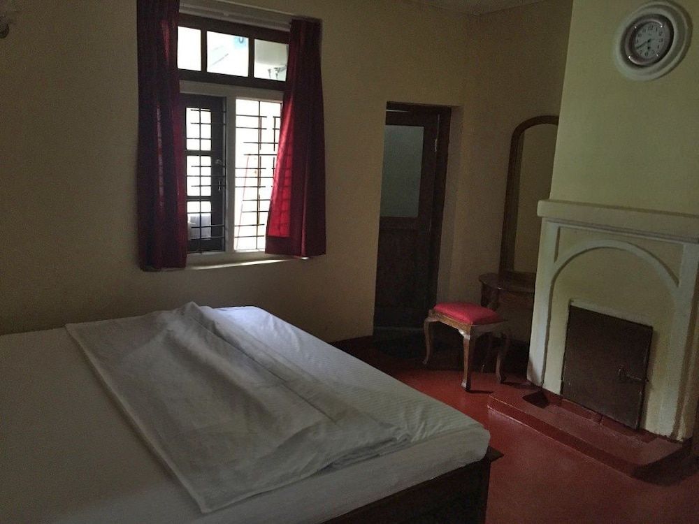 Stone Bungalow Basic Bungalow, 4 Bedrooms, Smoking, Hill View 5