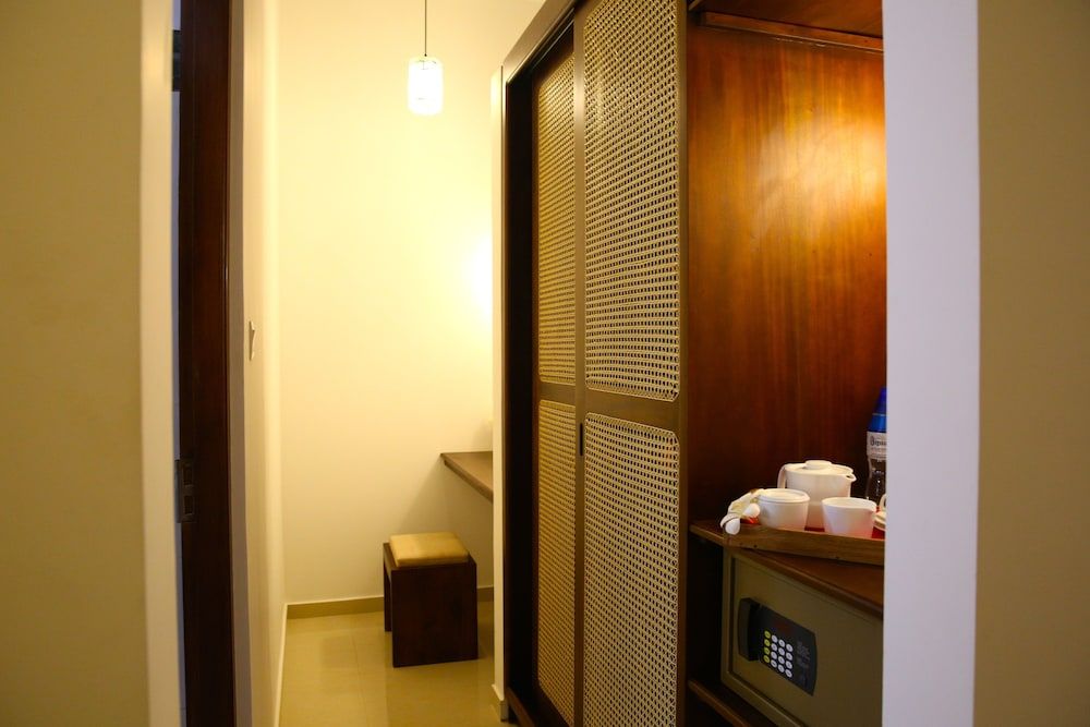 undefined Whispering Palms Hotel 4