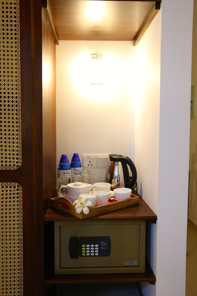 undefined Whispering Palms Hotel 5