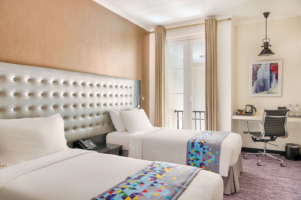 Fairway Colombo - Sri Lanka's First Hotel With Robot Technology Superior Twin Room