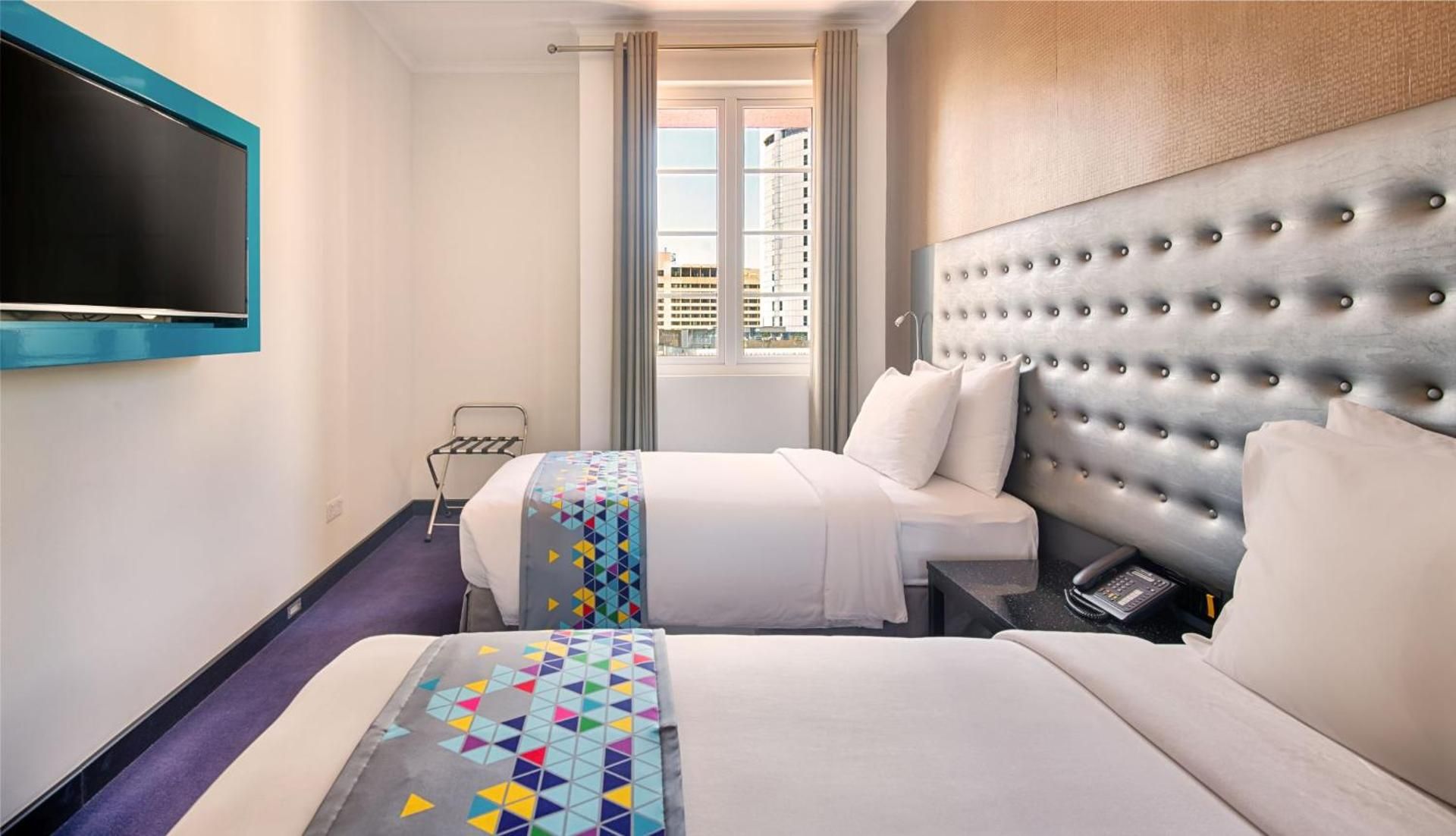 Fairway Colombo - Sri Lanka's First Hotel With Robot Technology Superior Twin Room 8