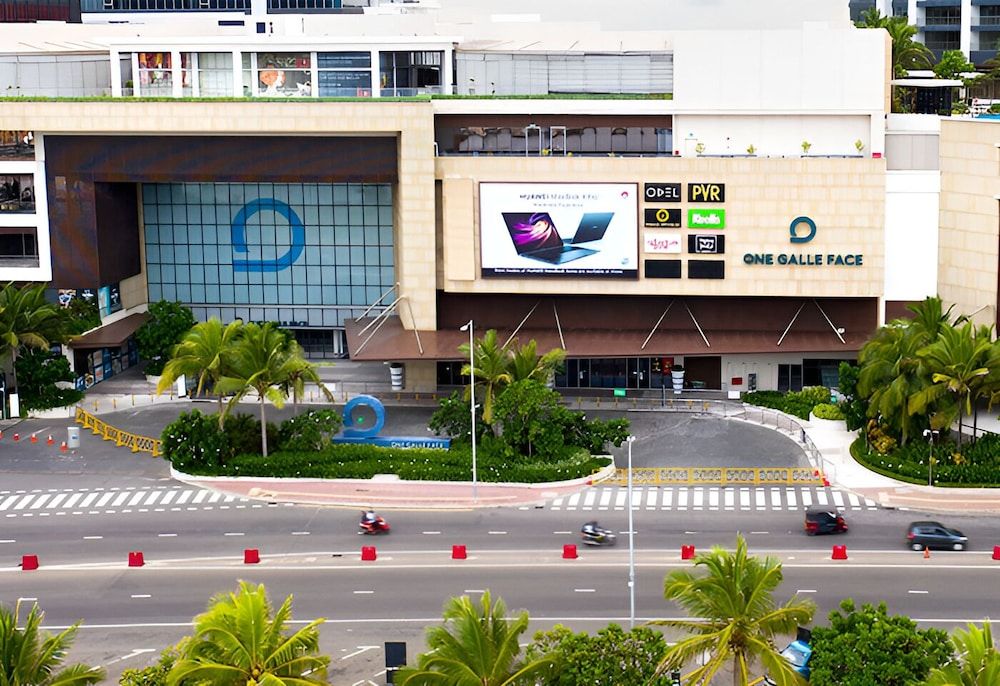 undefined Fairway Colombo - Sri Lanka's First Hotel With Robot Technology 6