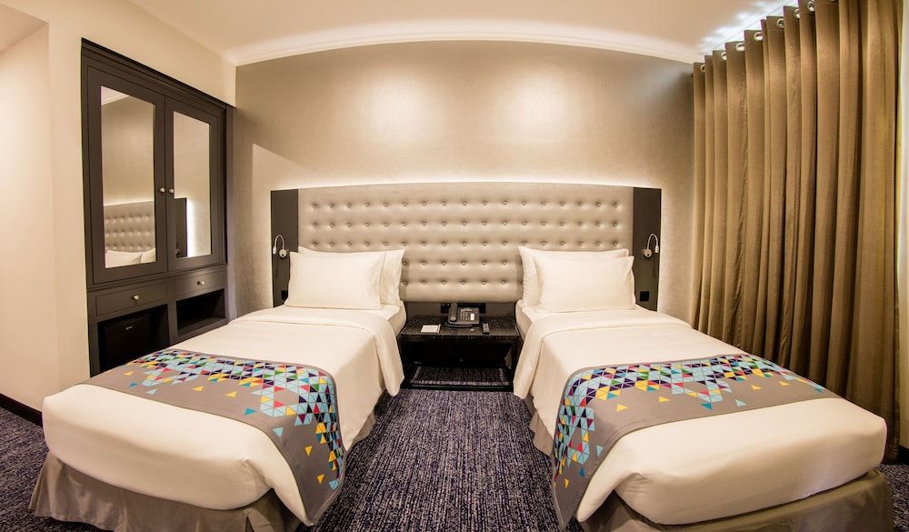 Fairway Colombo - Sri Lanka's First Hotel With Robot Technology Superior Twin Room 3
