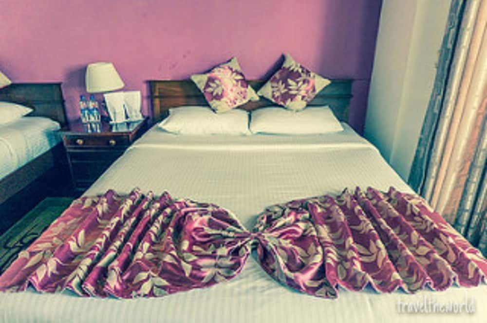 Lake View Comfort Bungalow Comfort Double Room, 1 Queen Bed, Private Bathroom, Mountain View