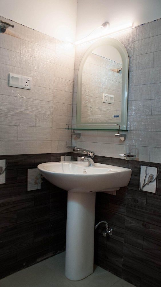 Vista Thilina Standard Room 7