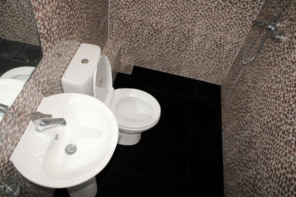 Hillstreet Villa Standard Double or Twin Room (with A/C) 4