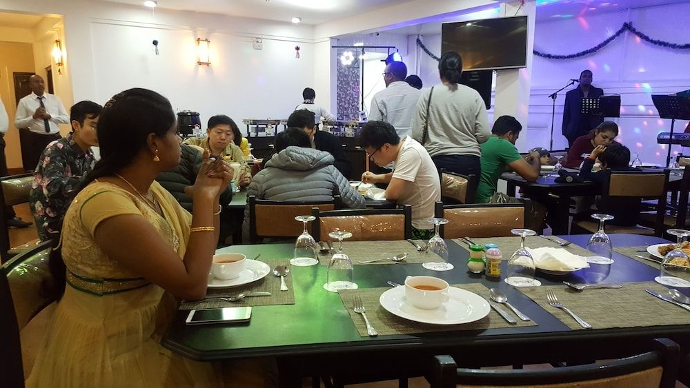 undefined Hotels JoJos 6