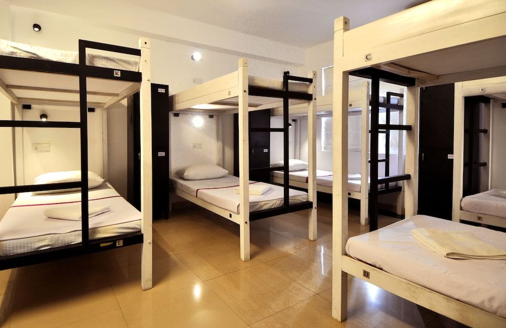Shared Dormitory, Women only