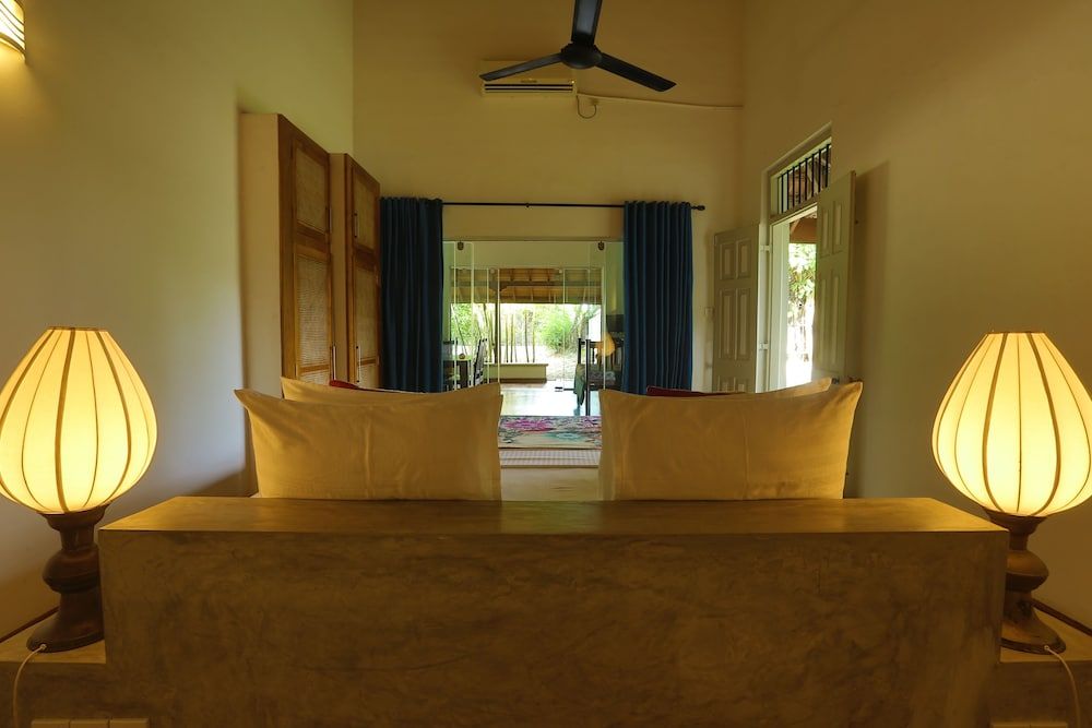 Suite, Courtyard View