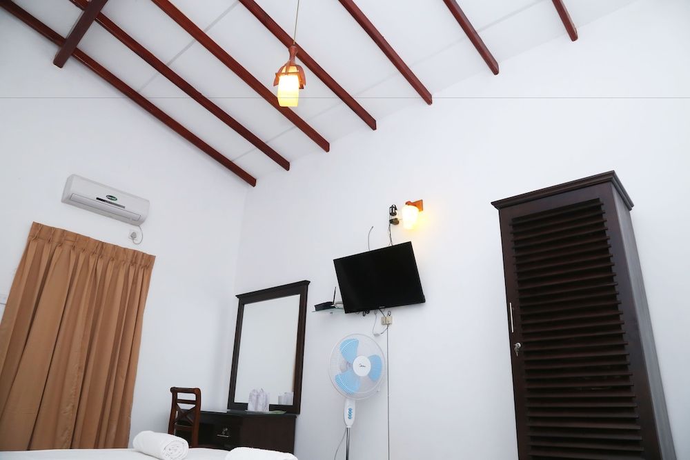 Moon Hills Hotel Family Room 10