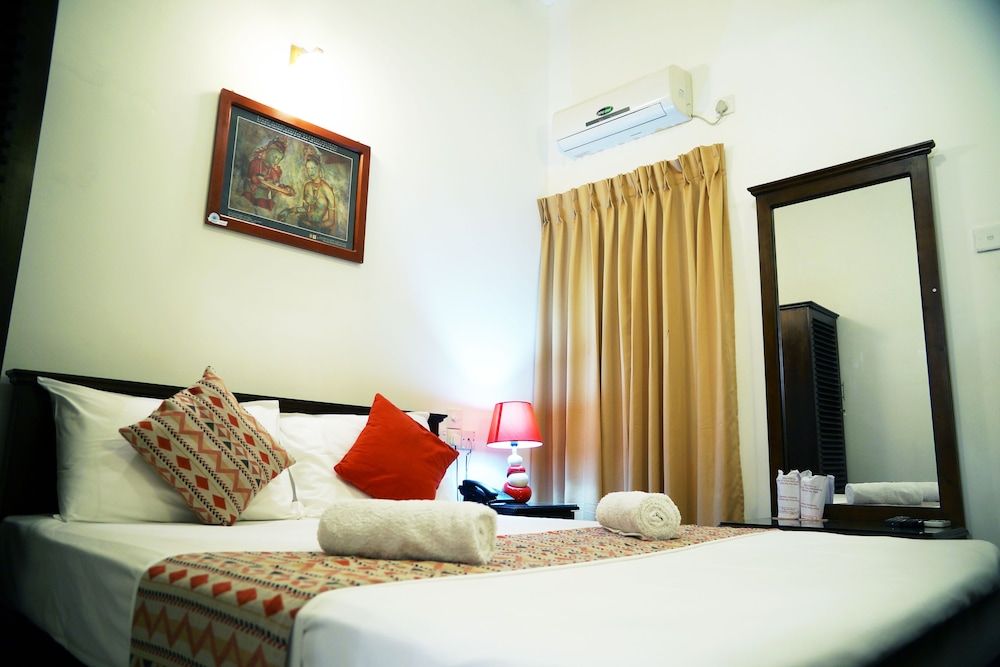 undefined Moon Hills Hotel 4