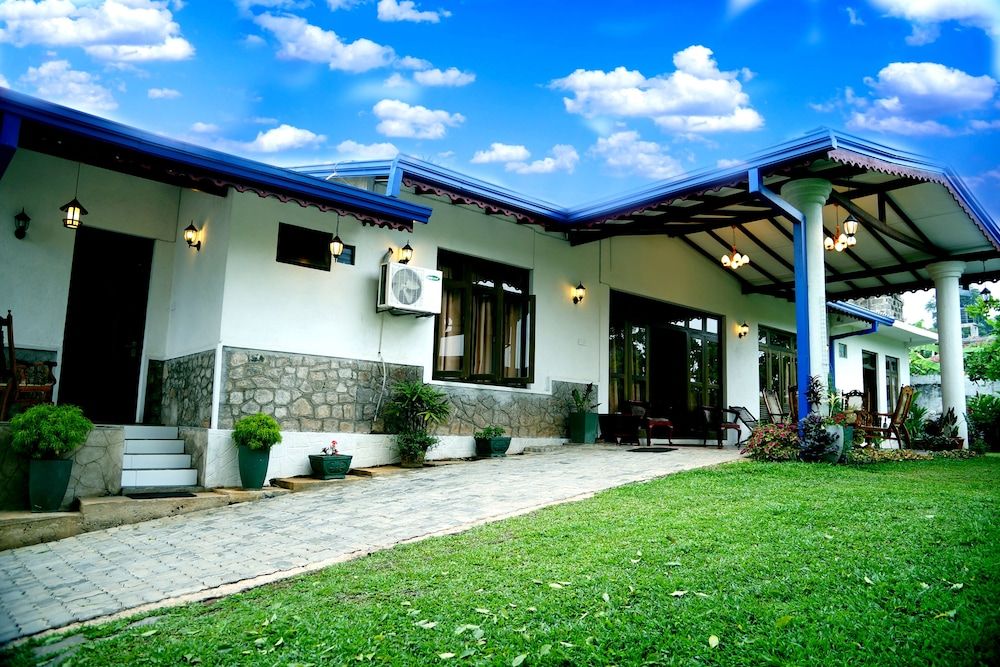 undefined Moon Hills Hotel 7