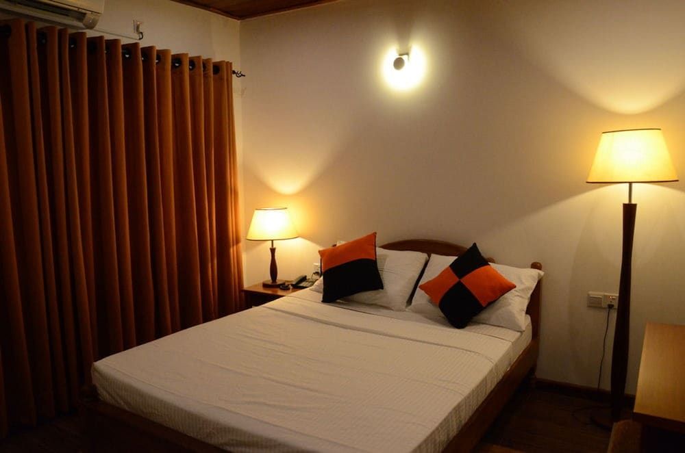 Heaven Seven Kandy Deluxe Double Room 4
