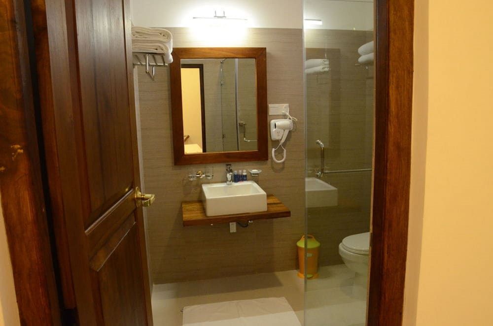 Heaven Seven Kandy Deluxe Double Room 5