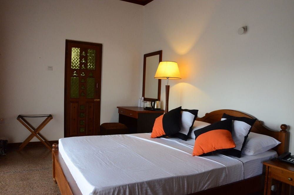 Heaven Seven Kandy Deluxe Double Room 3
