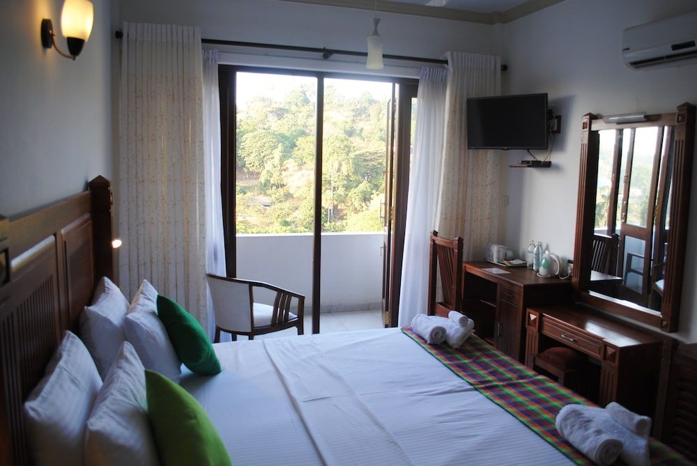 Hotel Yo Deluxe Double Room with Balcony