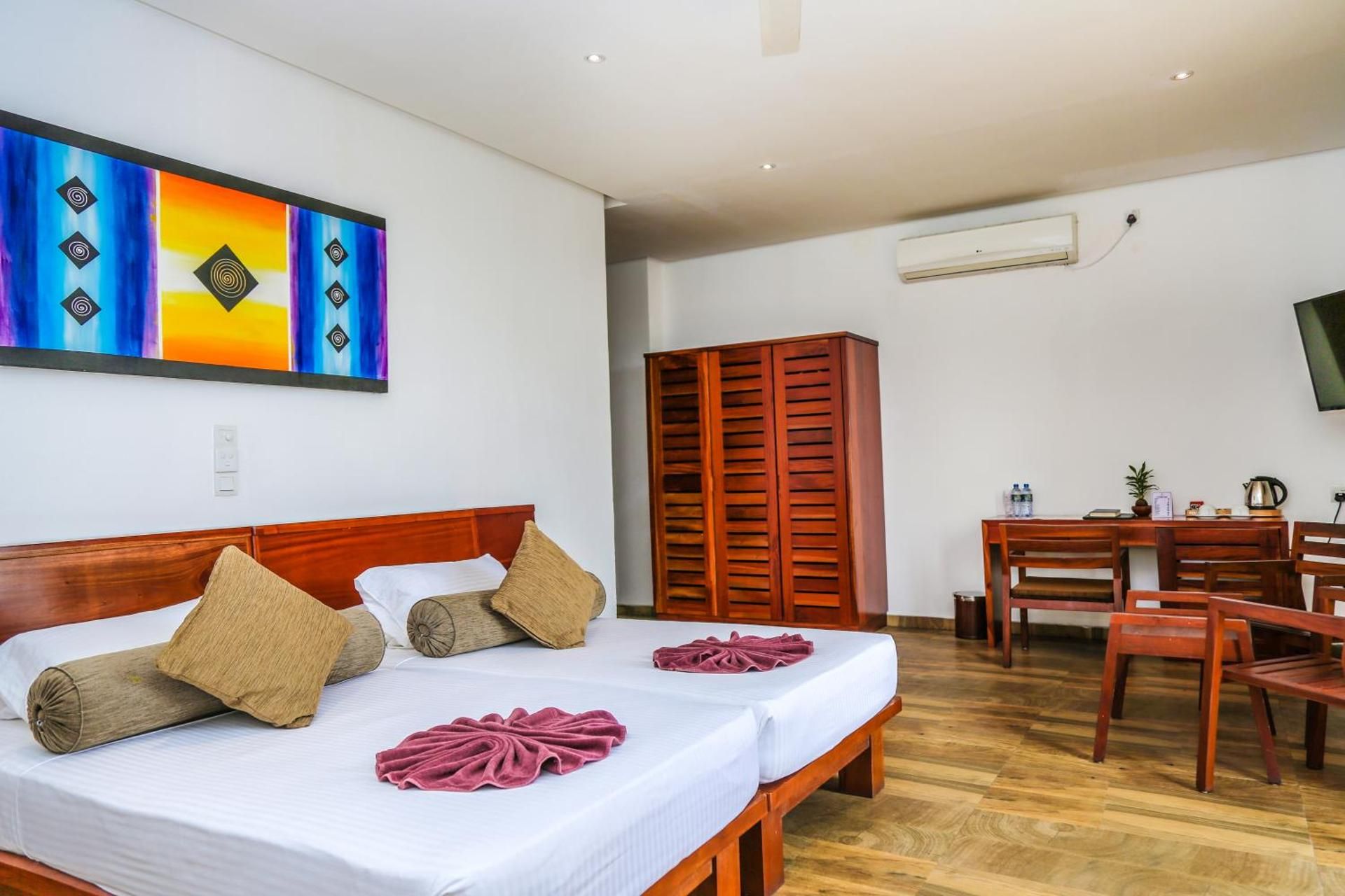 undefined Oak Ray Regency Hotel 10