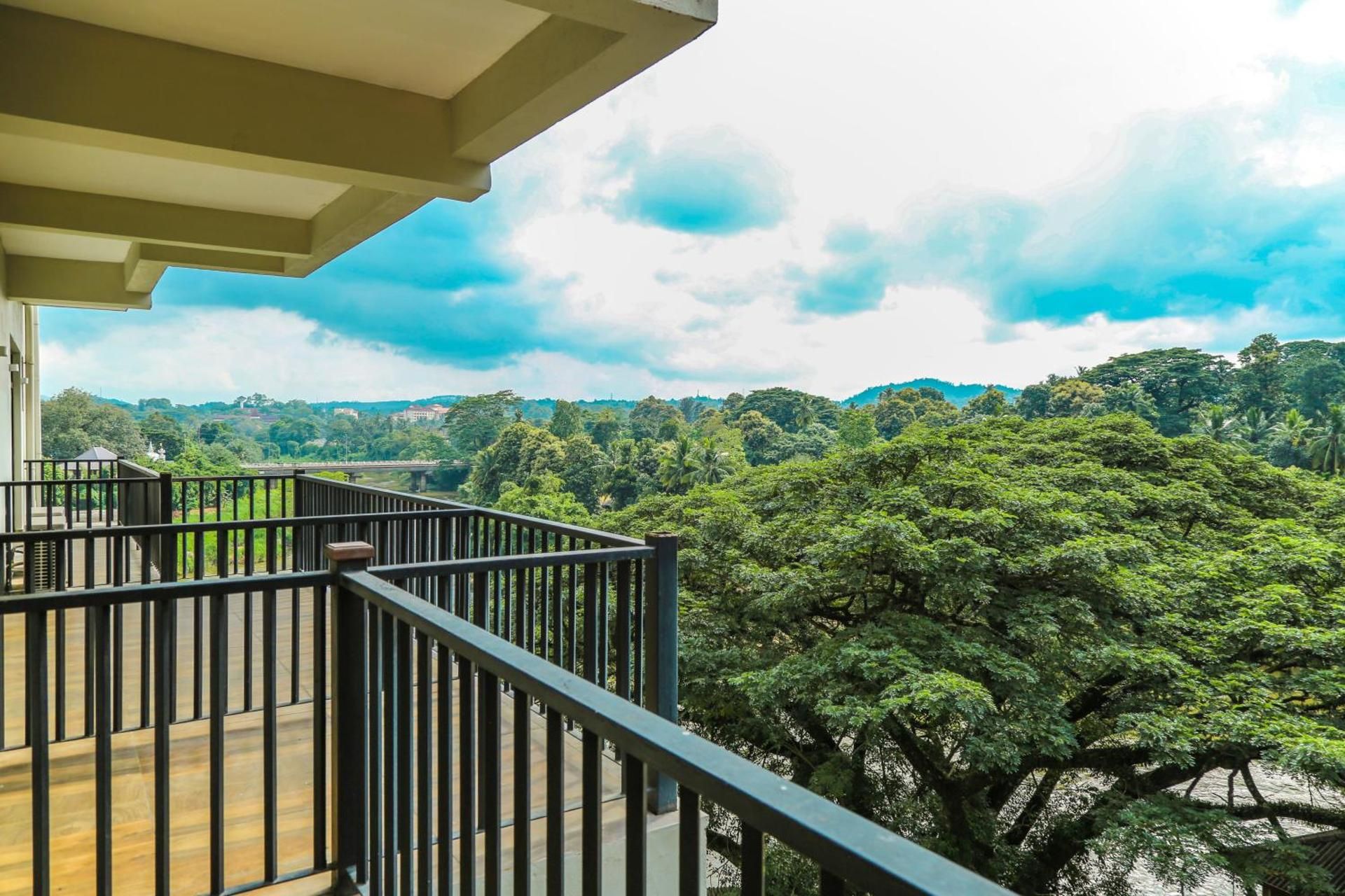 undefined Oak Ray Regency Hotel 8