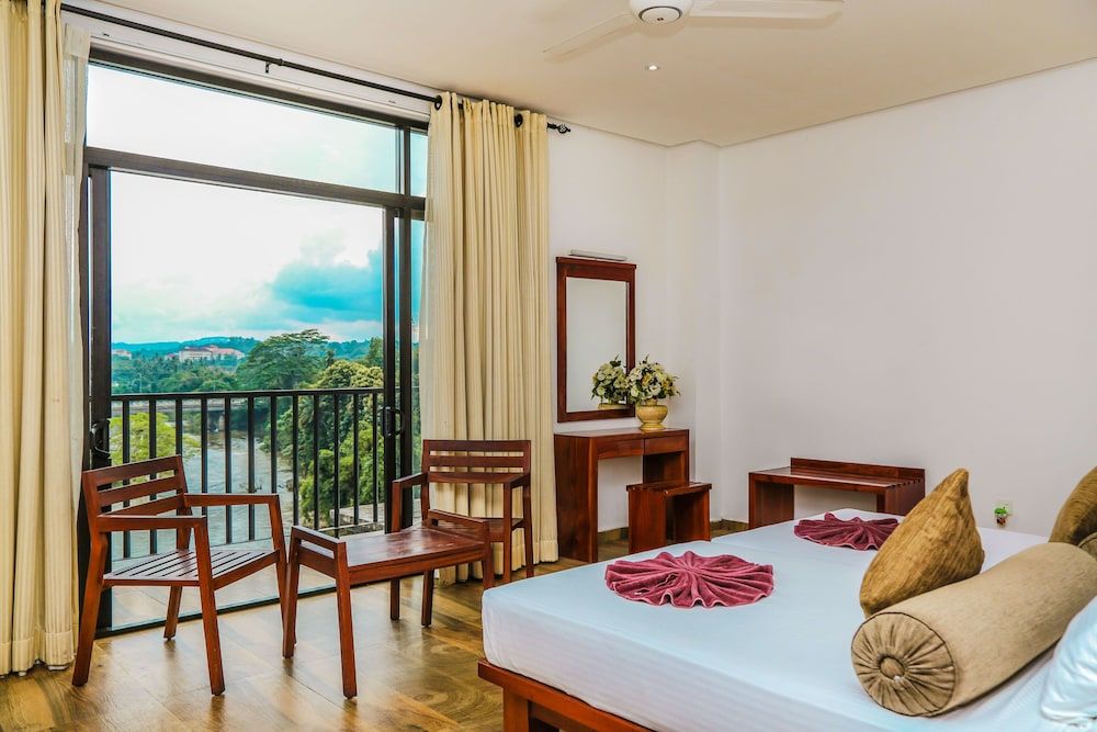 Oak Ray Regency Hotel Deluxe Room 5