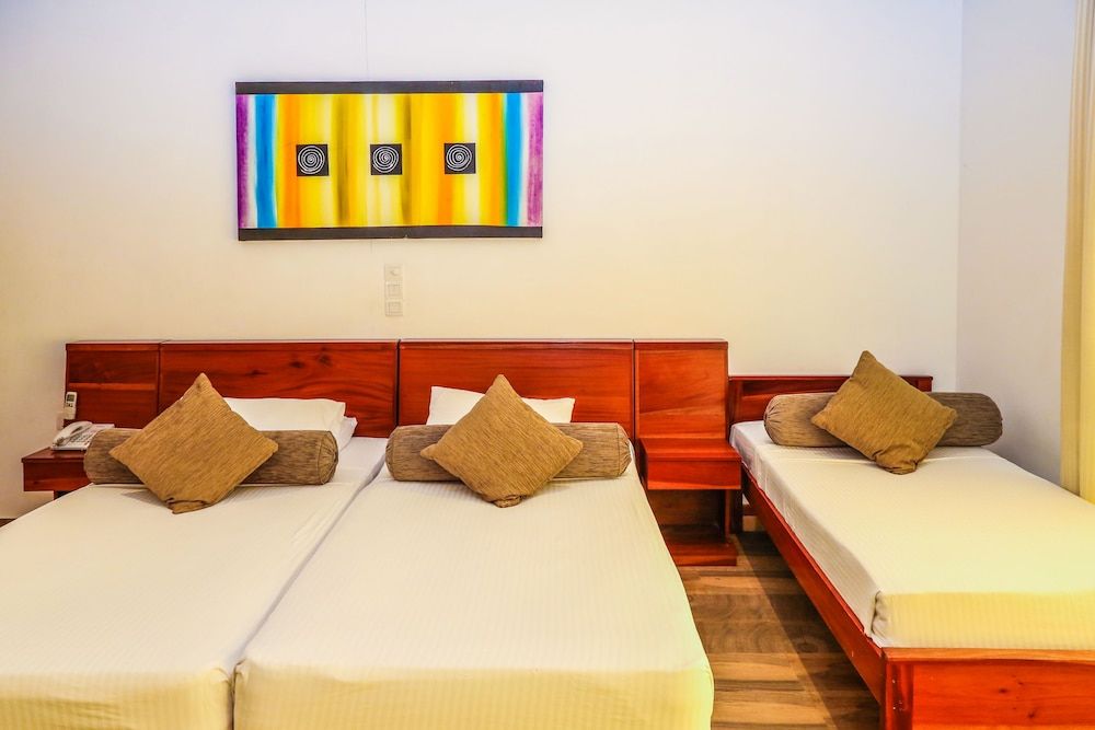 Oak Ray Regency Hotel Deluxe Triple Room 2