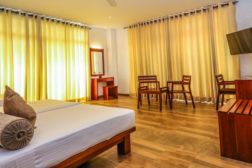 Oak Ray Regency Hotel Deluxe Room