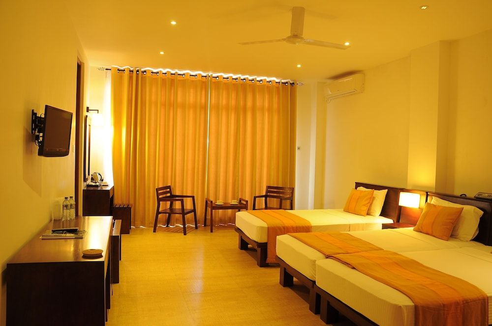 Oak Ray Regency Hotel Deluxe Triple Room 4