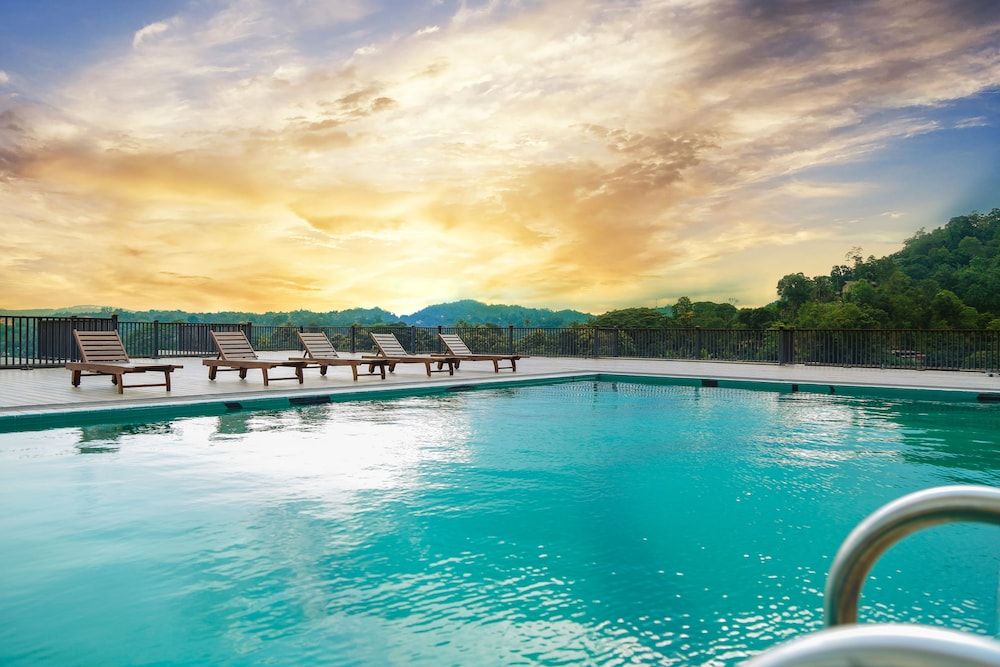 undefined Oak Ray Regency Hotel 8